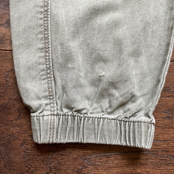 Kids Abercrombie adjustable waist green cargo pants with cinched bottoms - Picture 5 of 6